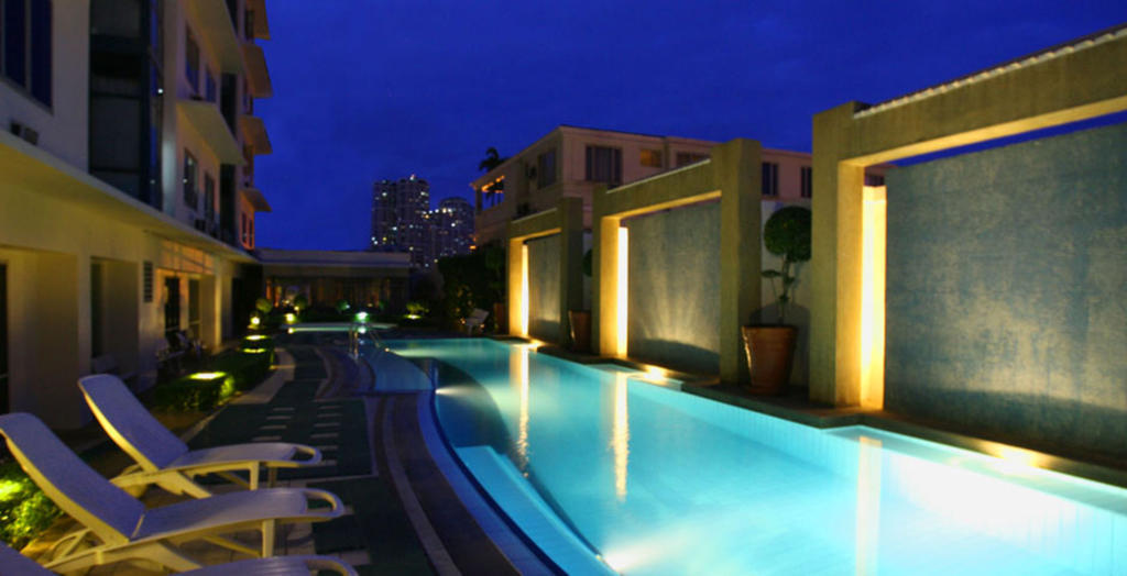 Astoria Plaza Hotel Manila Exterior photo